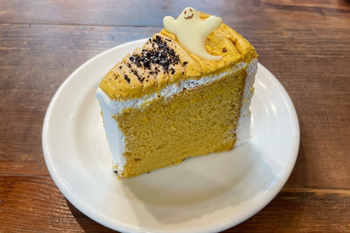 MARK IS みなとみらい カフェ コクテル堂「かぼちゃとメープルのシフォンケーキ」