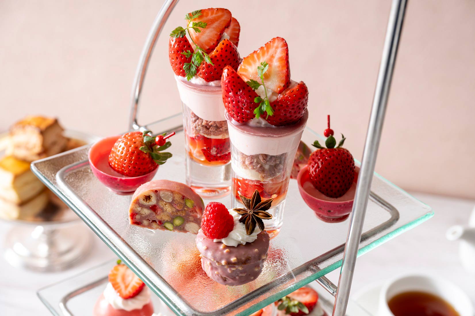 ヨコハマ グランド インターコンチネンタル ホテル「いちごとルビーショコラのアフタヌーンティー」