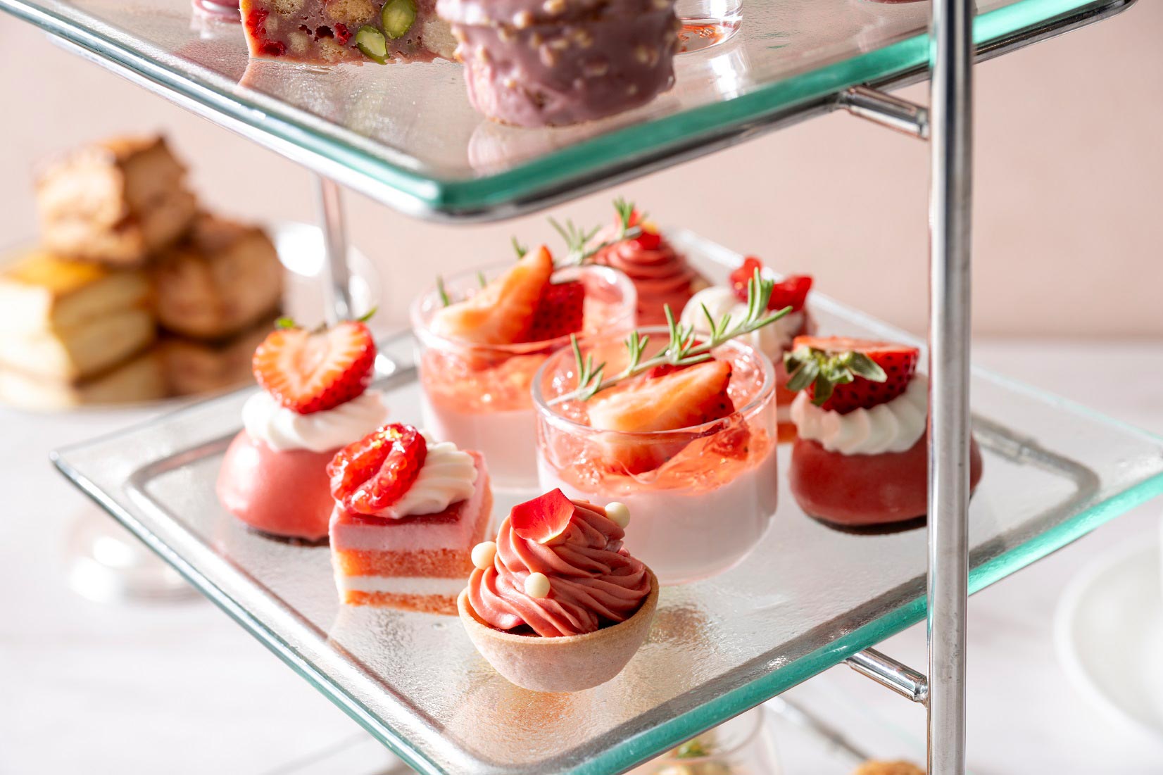 ヨコハマ グランド インターコンチネンタル ホテル「いちごとルビーショコラのアフタヌーンティー」