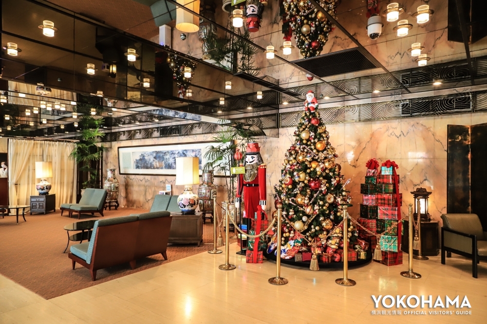 ローズホテル横浜 1階ロビーのクリスマスツリー