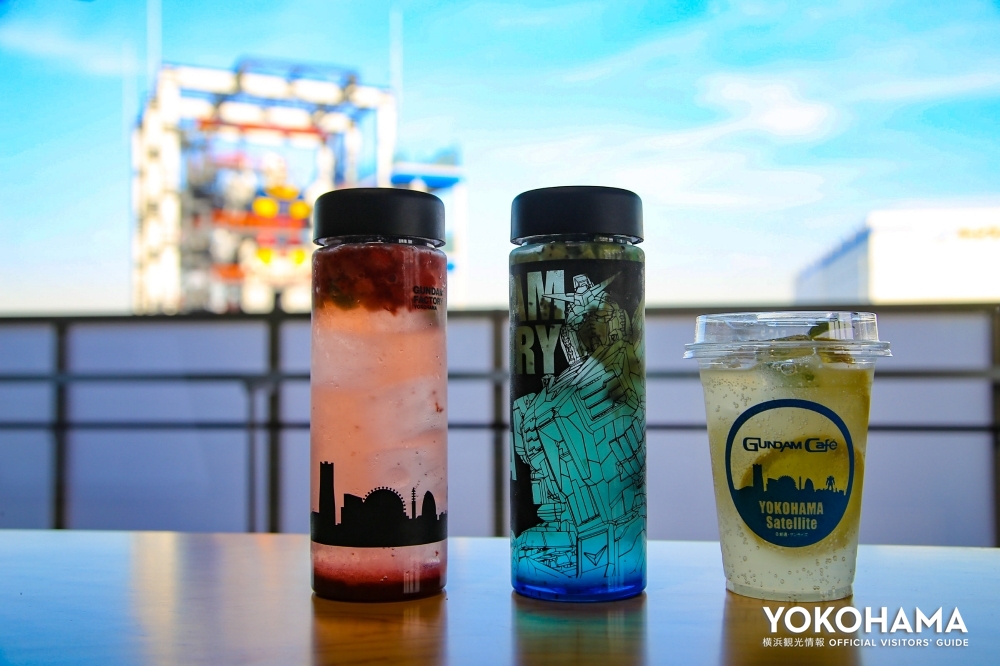 GUNDAM FACTORY YOKOHAMA オリジナルクリアボトル付きドリンク（税込1,320円）と横濱イエローレモネード(税込880円）