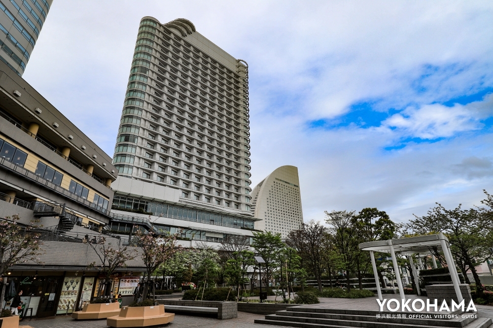 横浜ベイホテル東急（手前）の外観