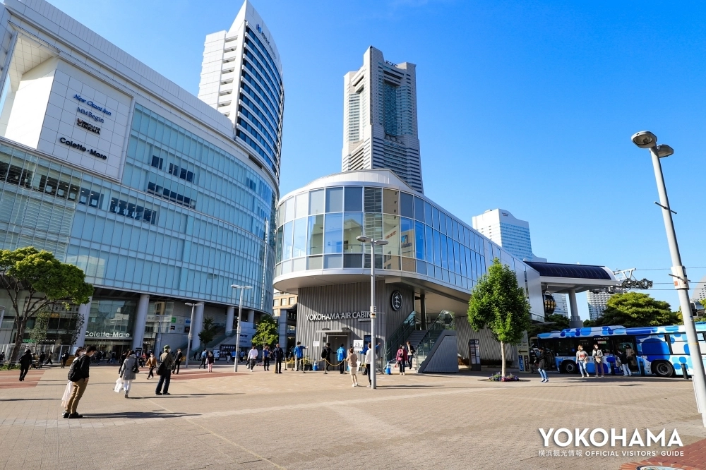 YOKOHAMA AIR CABIN「桜木町駅」（写真真ん中）