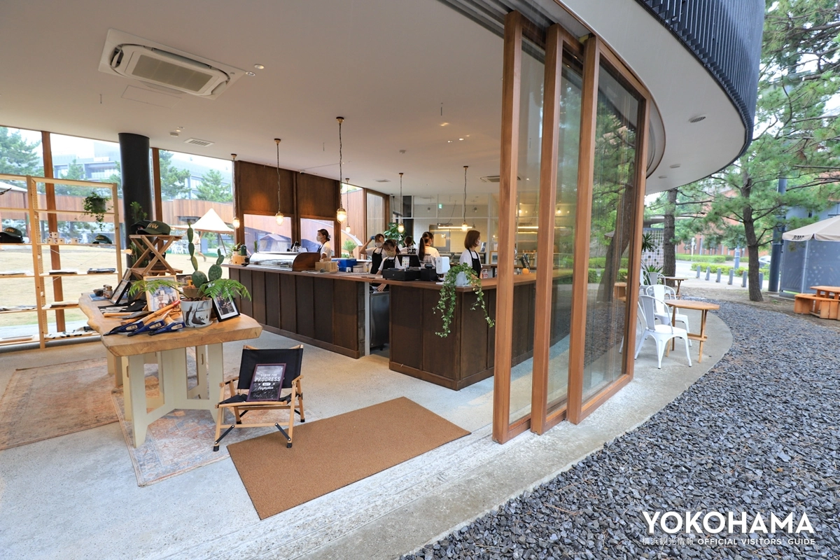 円型プロムナードデッキの「ツリーランドサークル」の1階カフェ・受付ゾーン