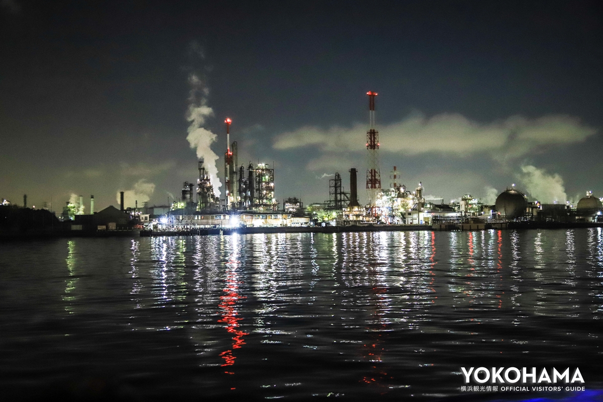 海上交通船 シーバスで楽しむ Kawasaki 超 工場夜景クルーズ は映える新航路 22年１月に運航スタート 公式 横浜市観光情報サイト Yokohama Official Visitors Guide