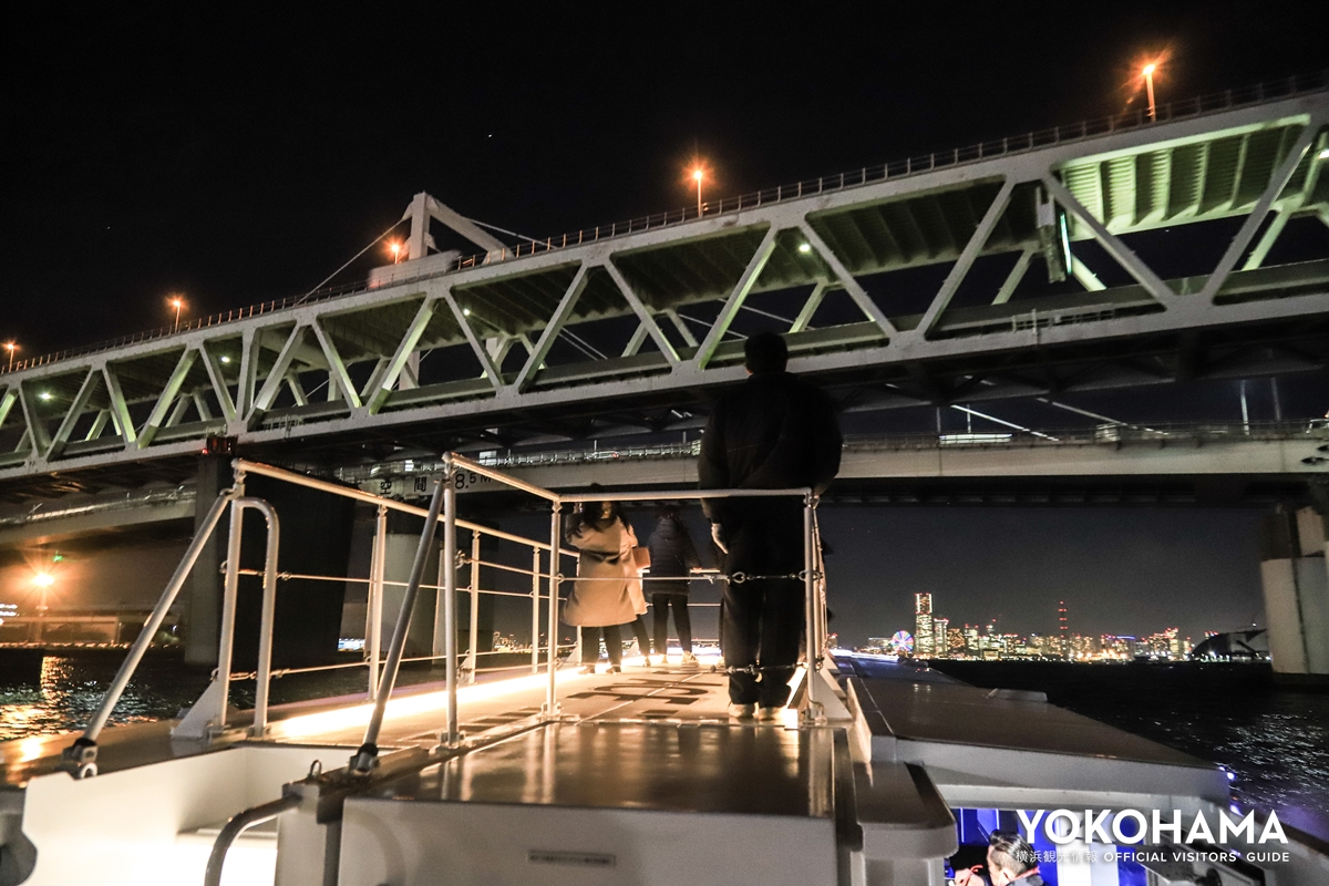 大黒大橋を潜り抜けて横浜港へ