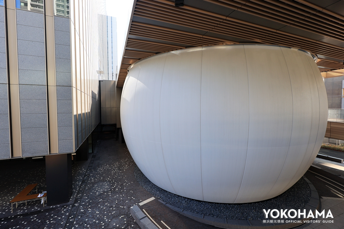 横濱ゲートタワーの屋外エリアから除く球体