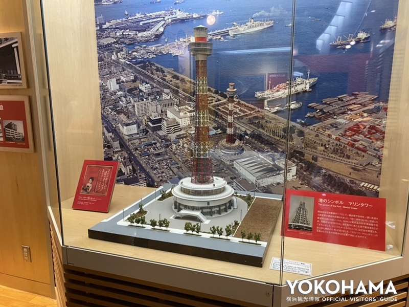 横浜マリンタワーの模型と完成当時の写真
