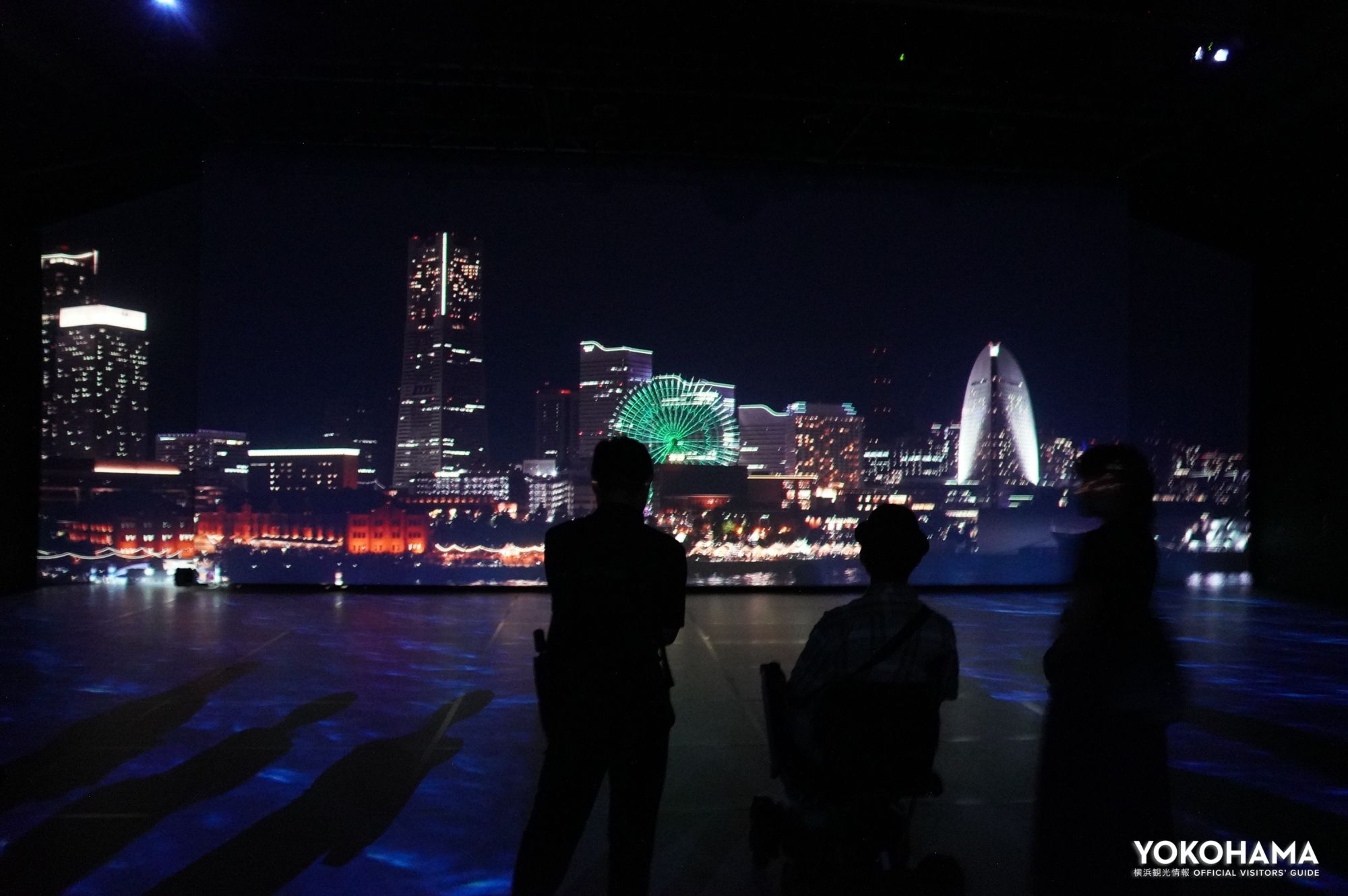 この夜景が見えるということは、海に立っているんです！