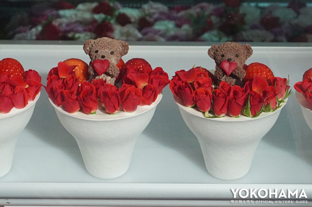 プエラのいちごと薔薇の花束パフェ 2,900円