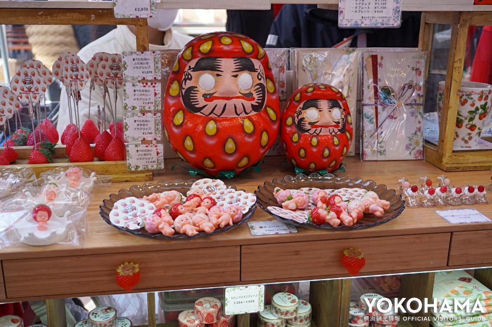 縁起の良さそうないちご達磨も!