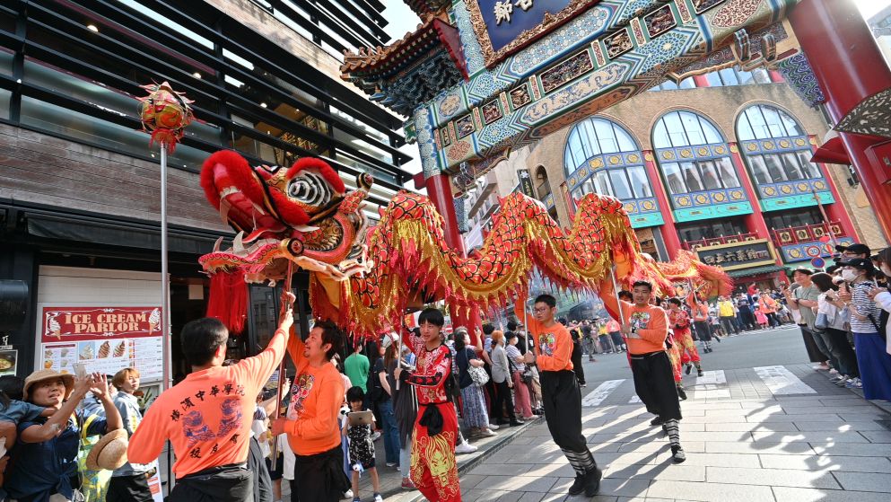 横浜中華街春パレードの龍舞