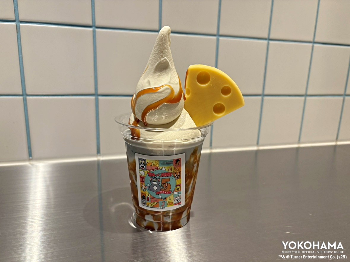 「TOM and JERRY 黒ゴマキャラメル フロート」12/25まで販売
