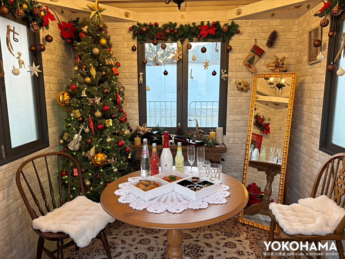 扉を開けると、そこはクリスマス一色！