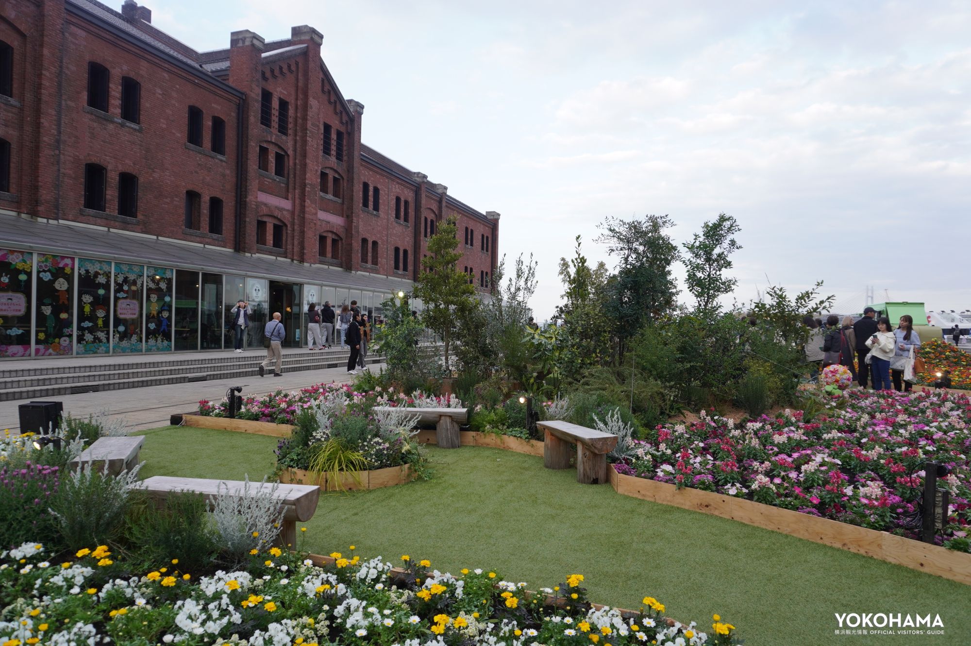 ベンチがたくさん設置されているので、&ldquo;Take a Break&rdquo;するのにもおすすめです