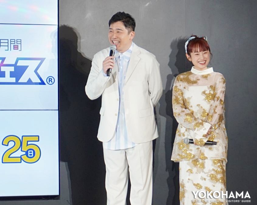 記者会見を盛り上げたあべこうじさん、高橋愛さん夫妻