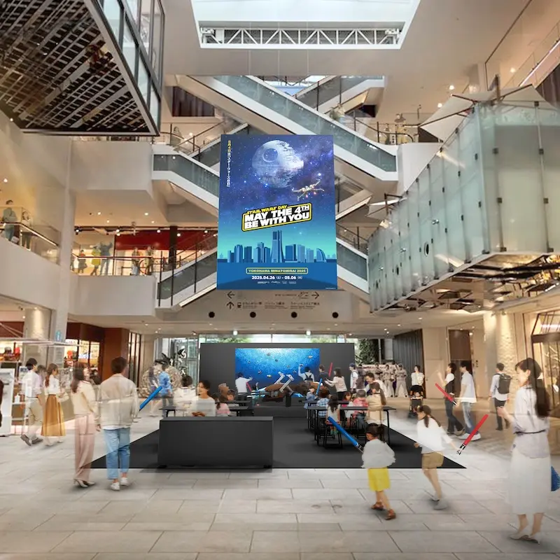 MARK IS みなとみらい　1階 グランドガレリア ランドマークプラザ1階 サカタのタネ ガーデンスクエア（レゴⓇブロックで作られたミレニアム・ファルコンのコックピットなどがフォトスポットとして登場）