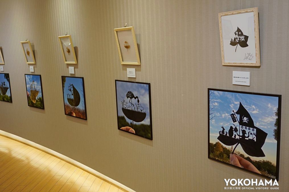 Instagramでの投稿と現物が一緒に展示されています