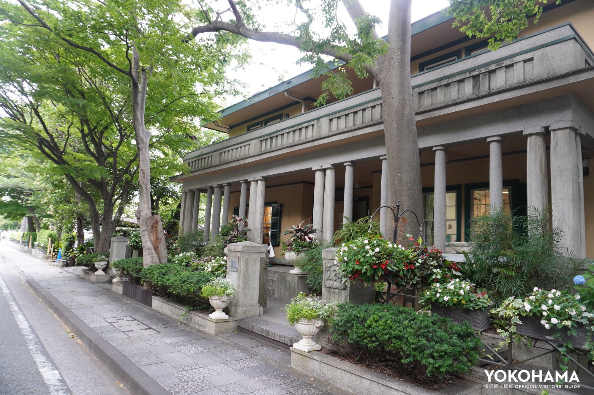 山手234番館の外観