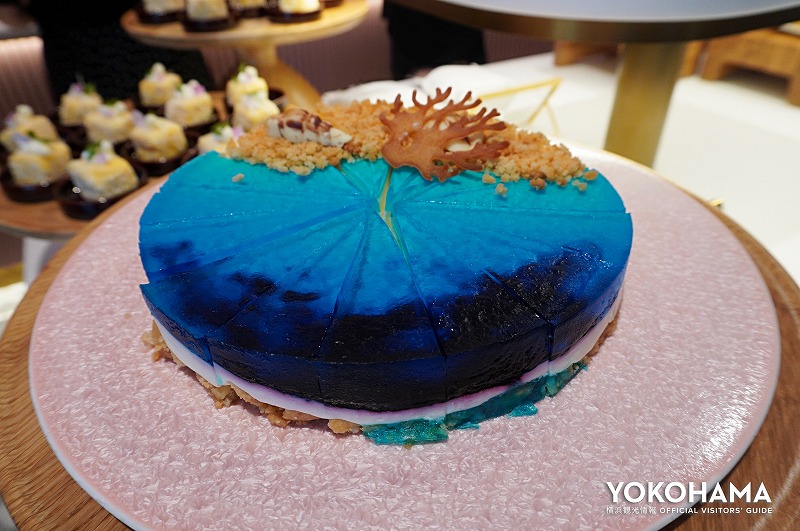 見た目も涼しげなレアチーズケーキはさっぱりとした味わい