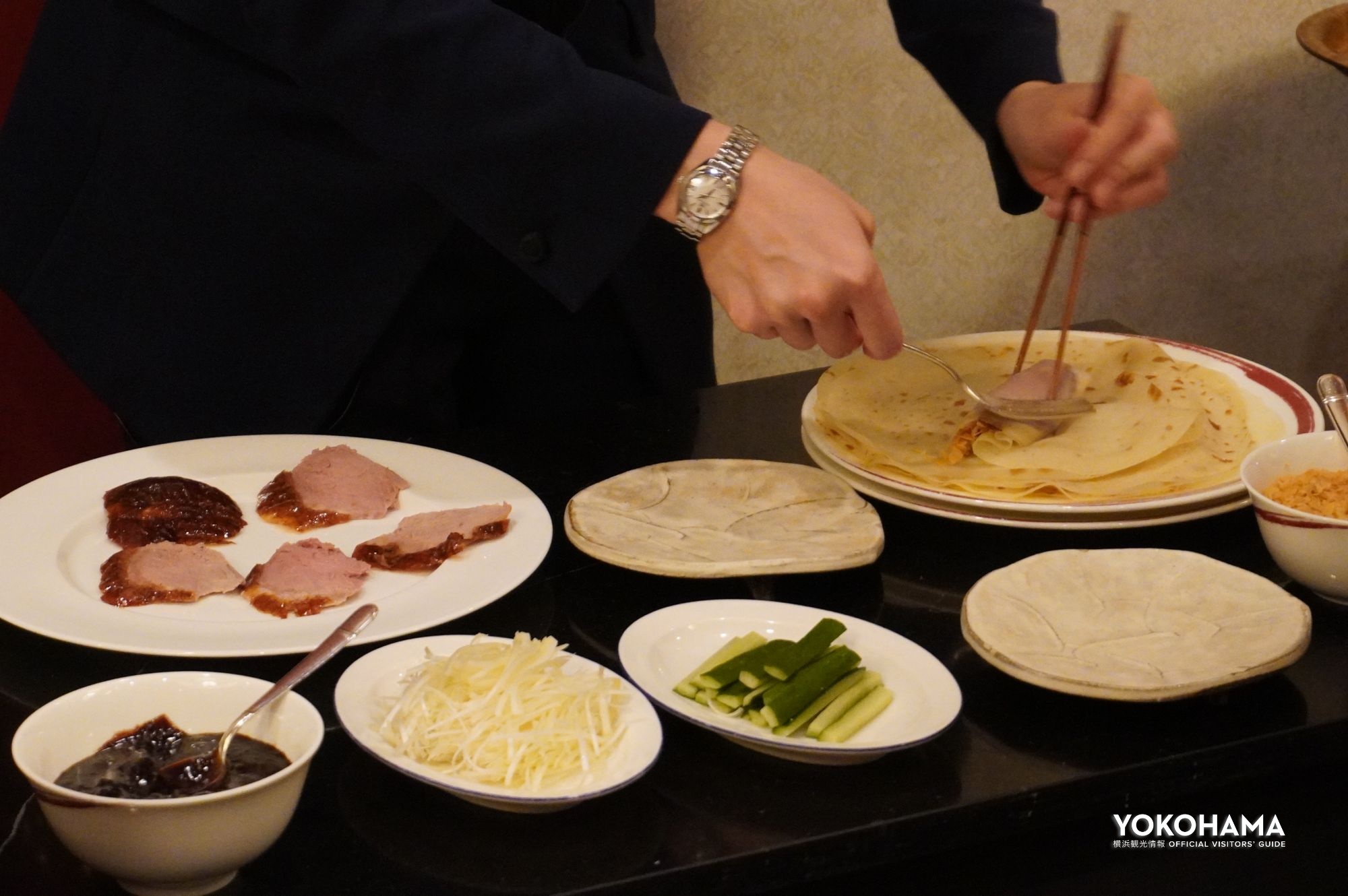 香港伝統スタイルは皮だけでなく身(お肉)も包んでいただきます