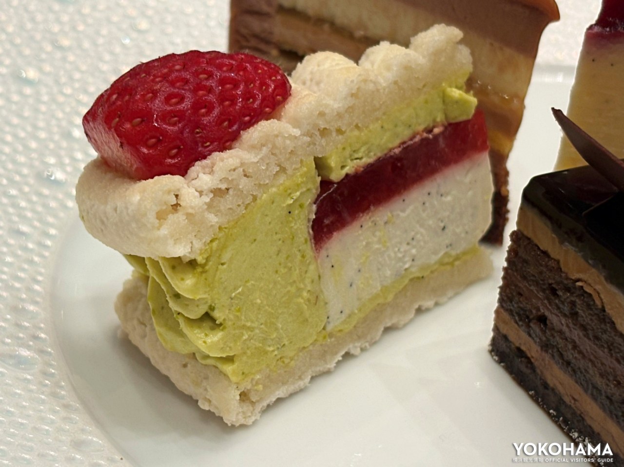 美しい層を織りなすケーキ
