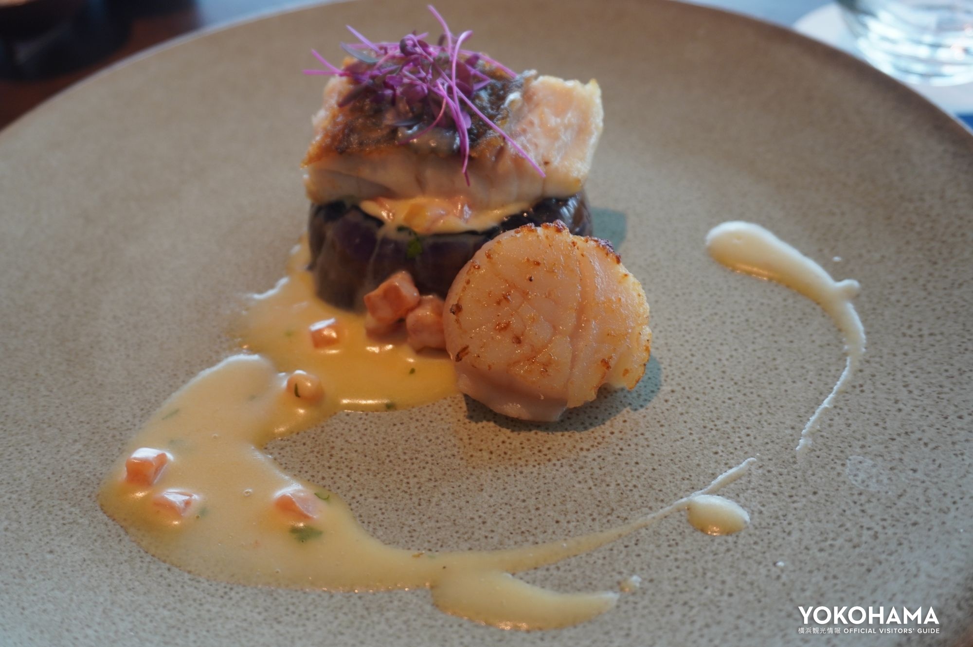 婚礼等のバンケットでも使われていた魚料理は、伝統の“ブールブランソース”で