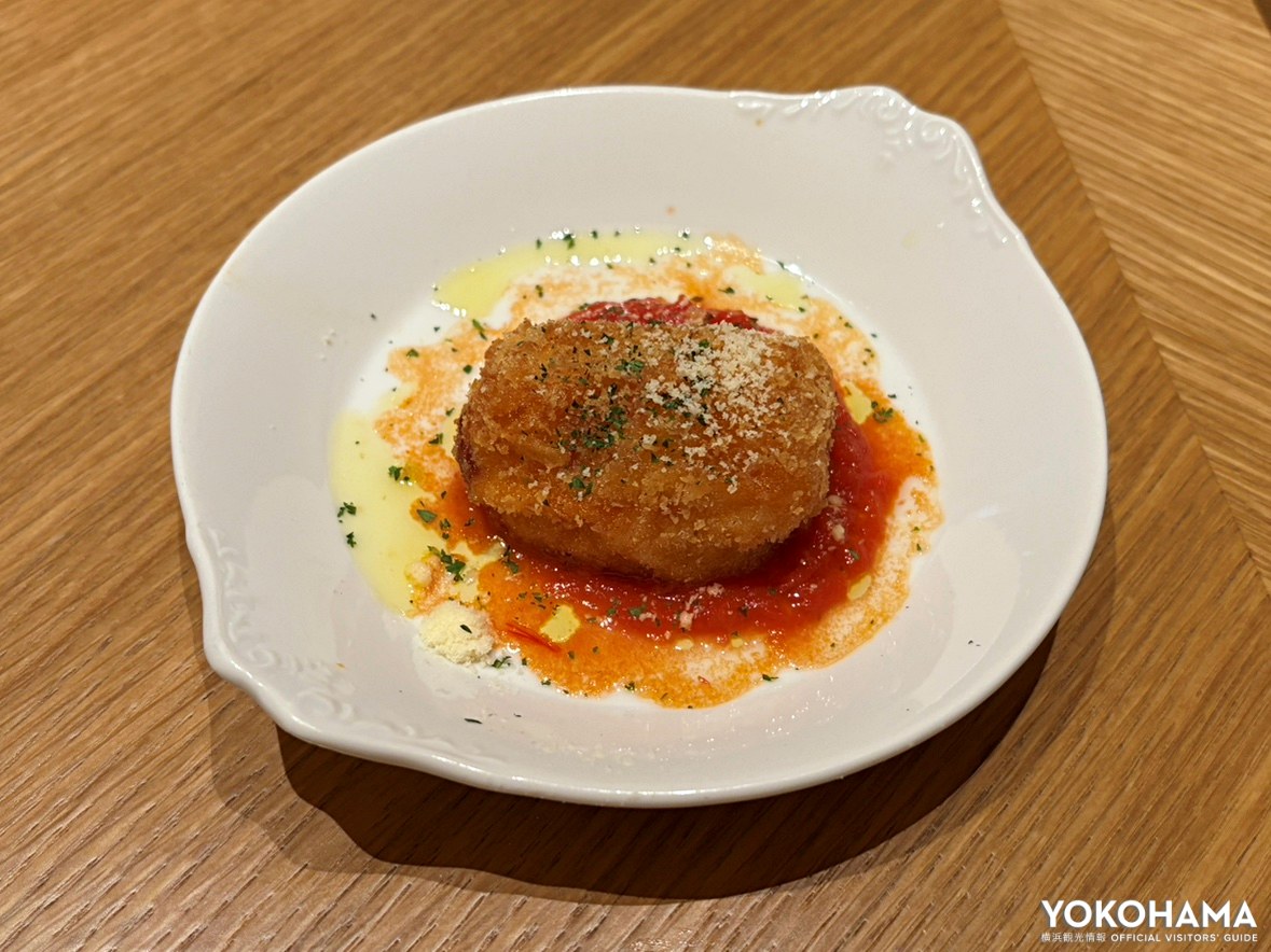 濃厚なエビとクリームが詰まったシュリンプクロケット