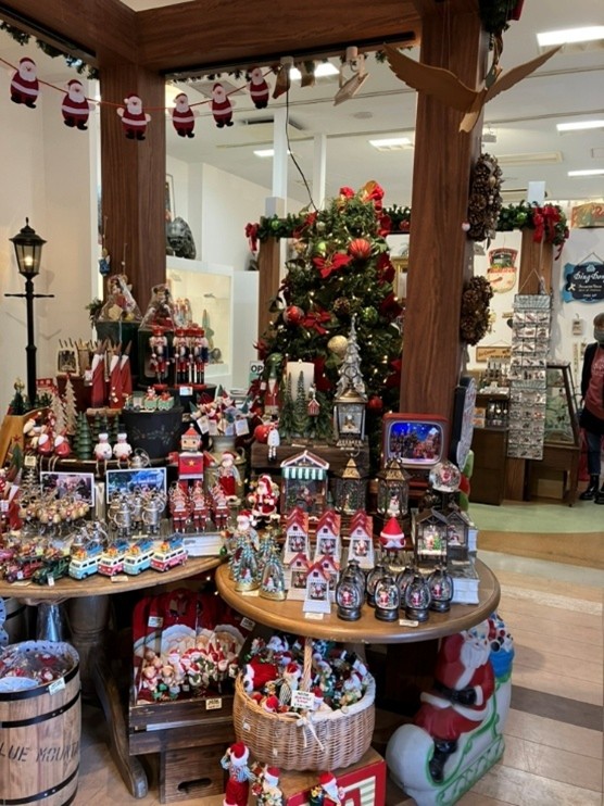 店内のクリスマスグッズ