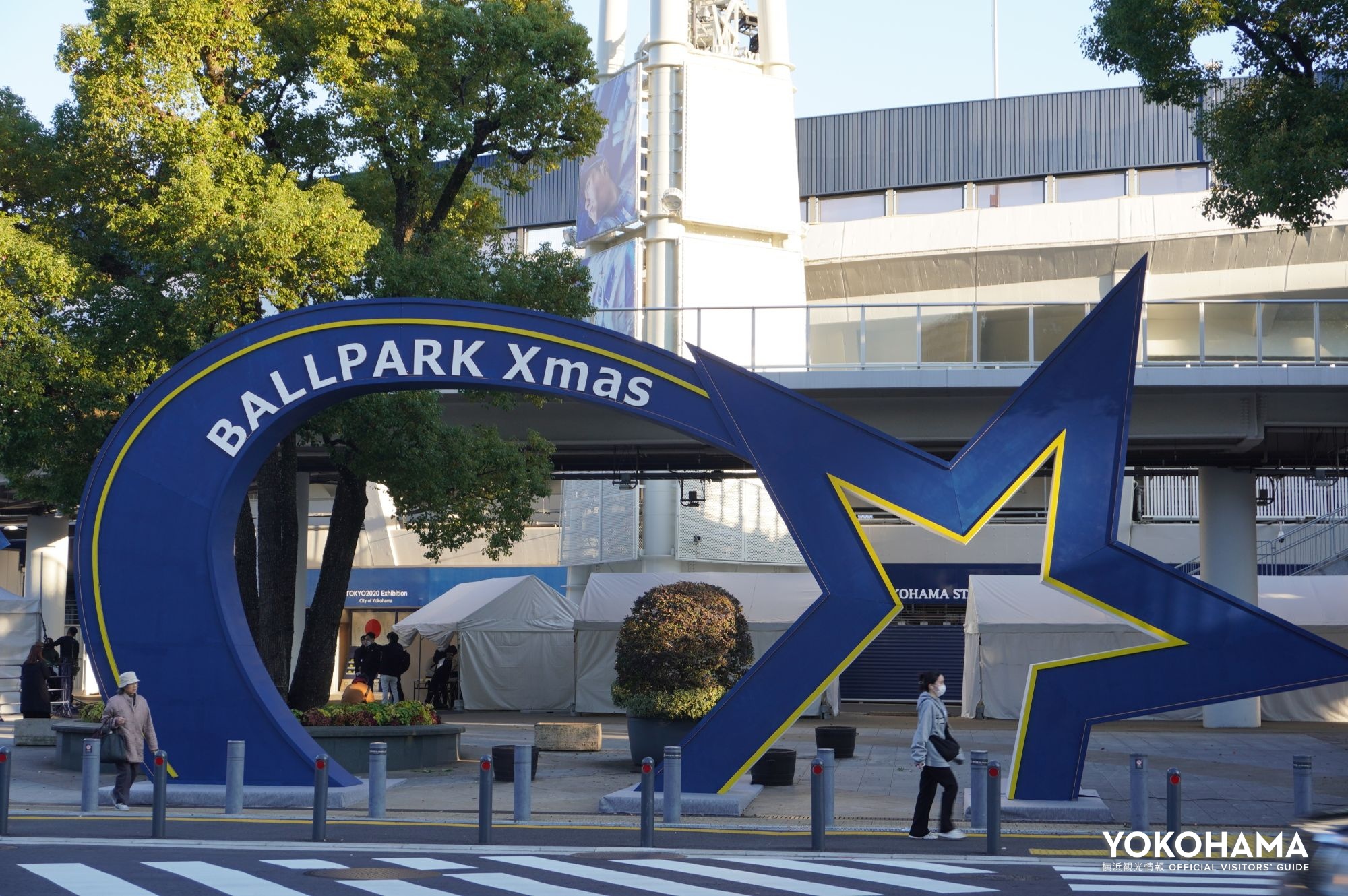 関内側の入り口は15ｍ×6mのスターゲート