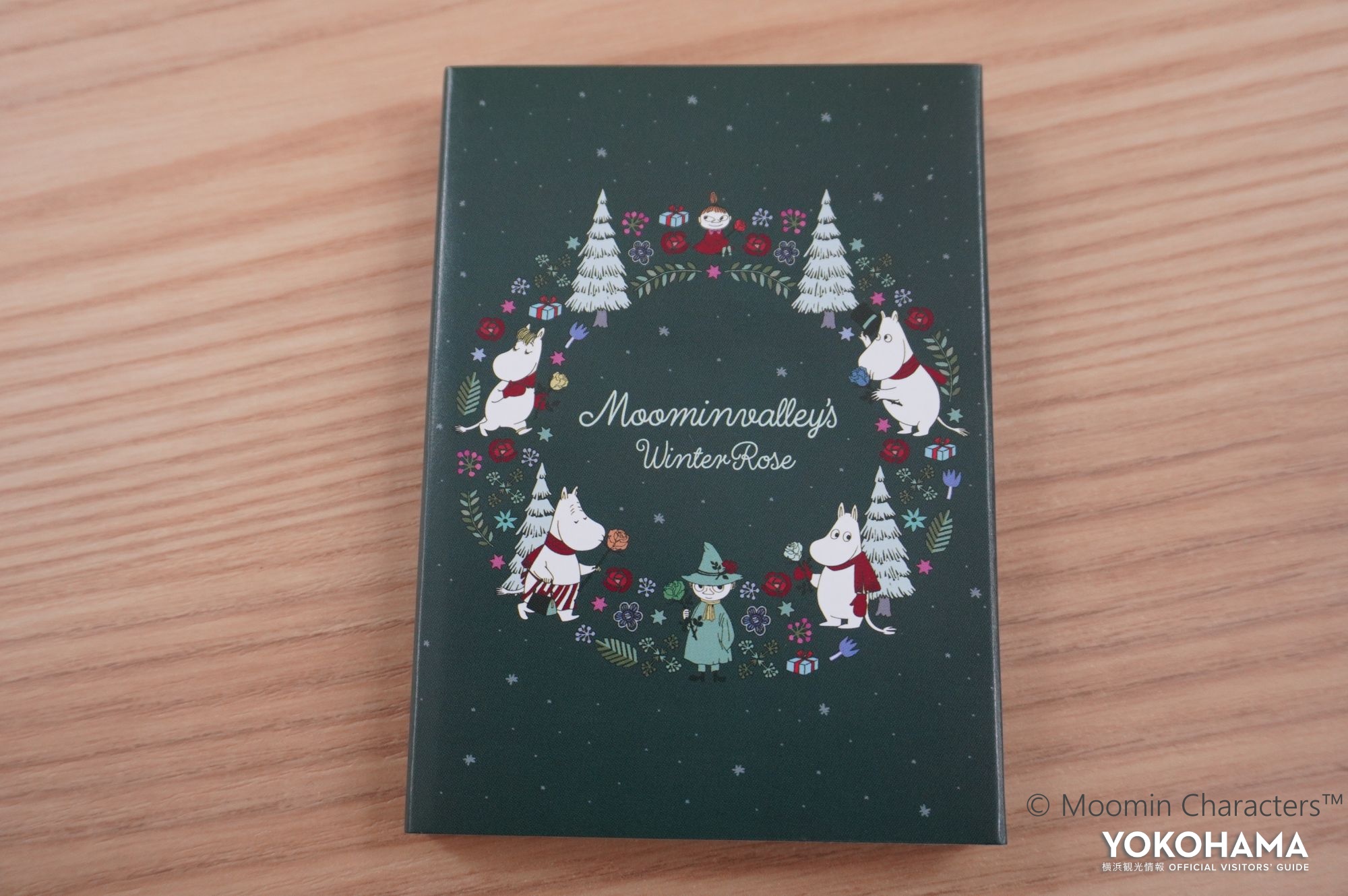 ムーミンママが好きな花（バラ）が描かれた限定グッズ。ムーミンのパタパタメモ