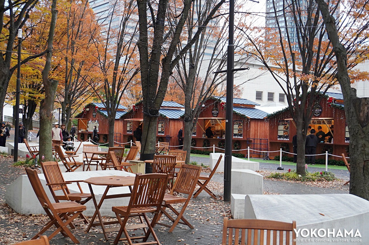 会場周りのベンチも充実