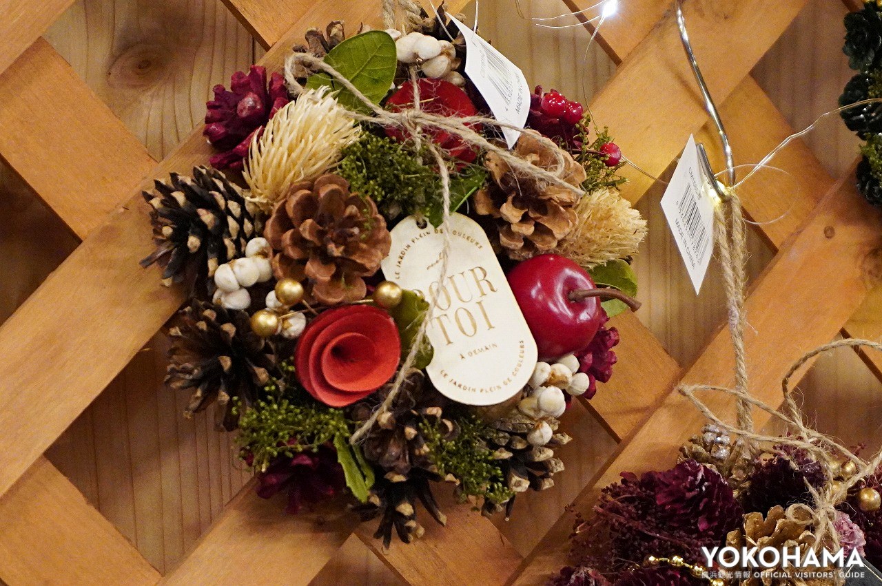 クリスマスリースも販売