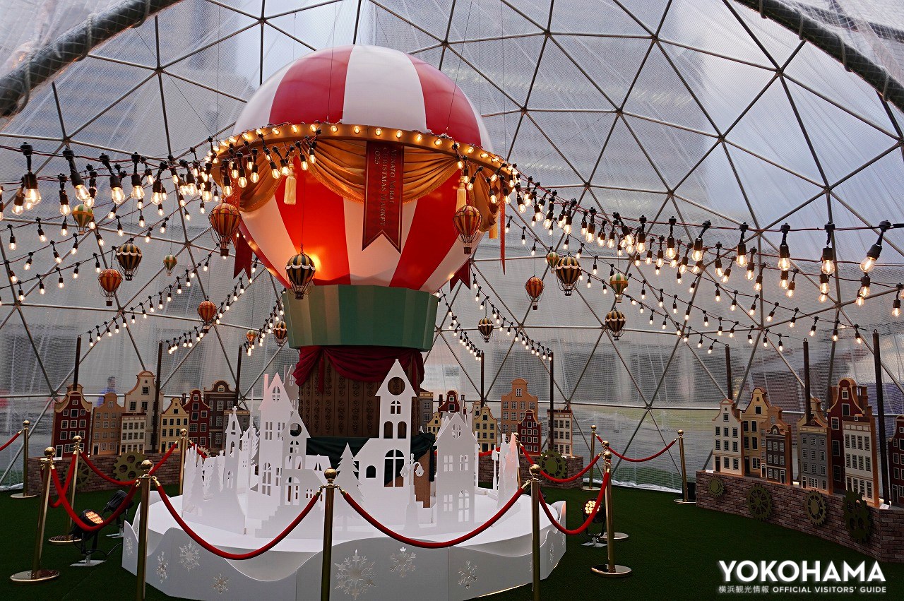 まるで自分がスノードームの中に入ったかのよう