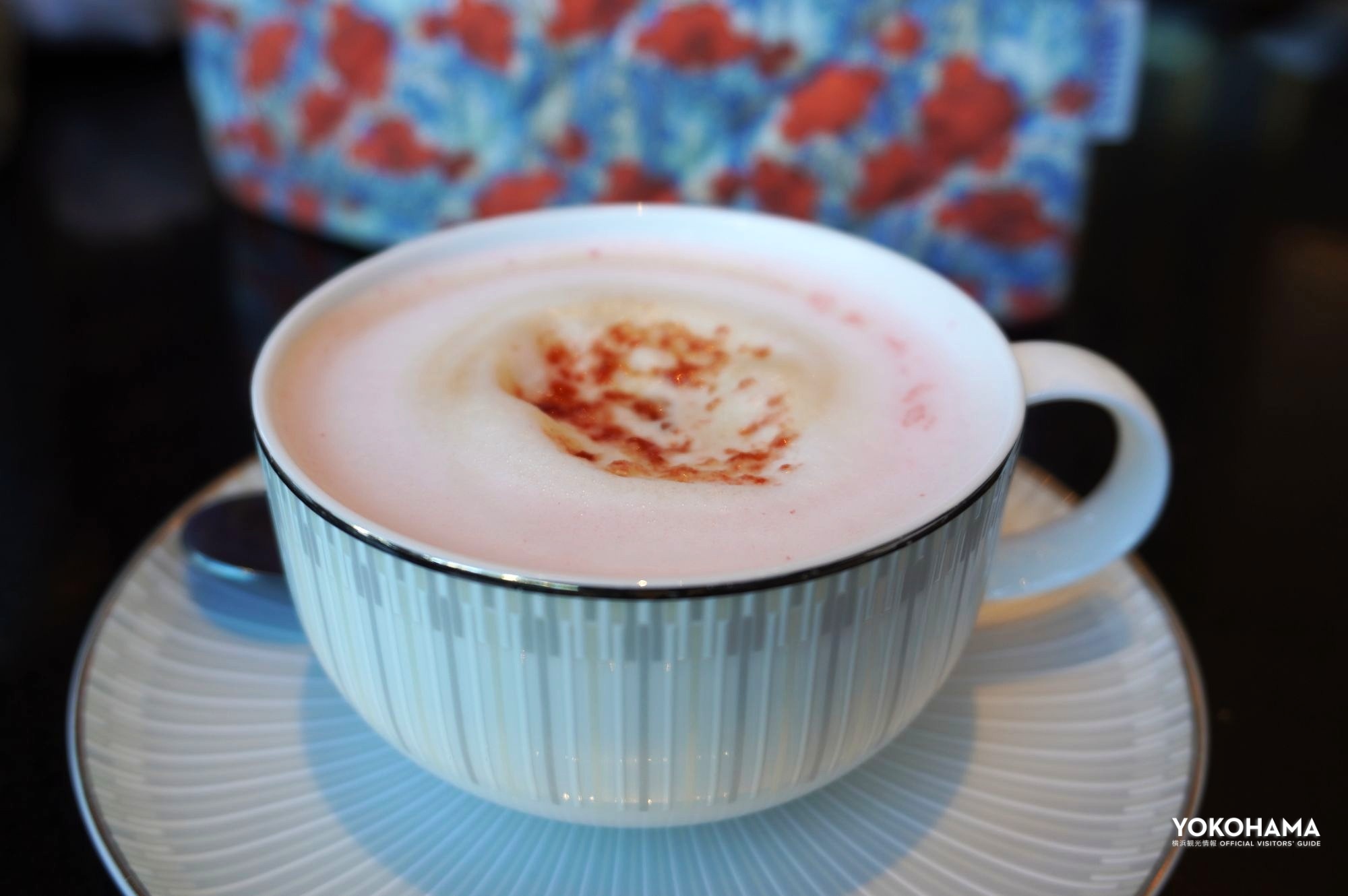 甘酸っぱい苺と、ふんわりとしたフォームドミルクがとろけ合う「ストロベリーラテ」は今だけの期間限定ドリンク