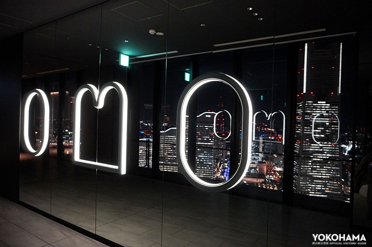 鏡で夜景と一緒に撮影もおすすめ