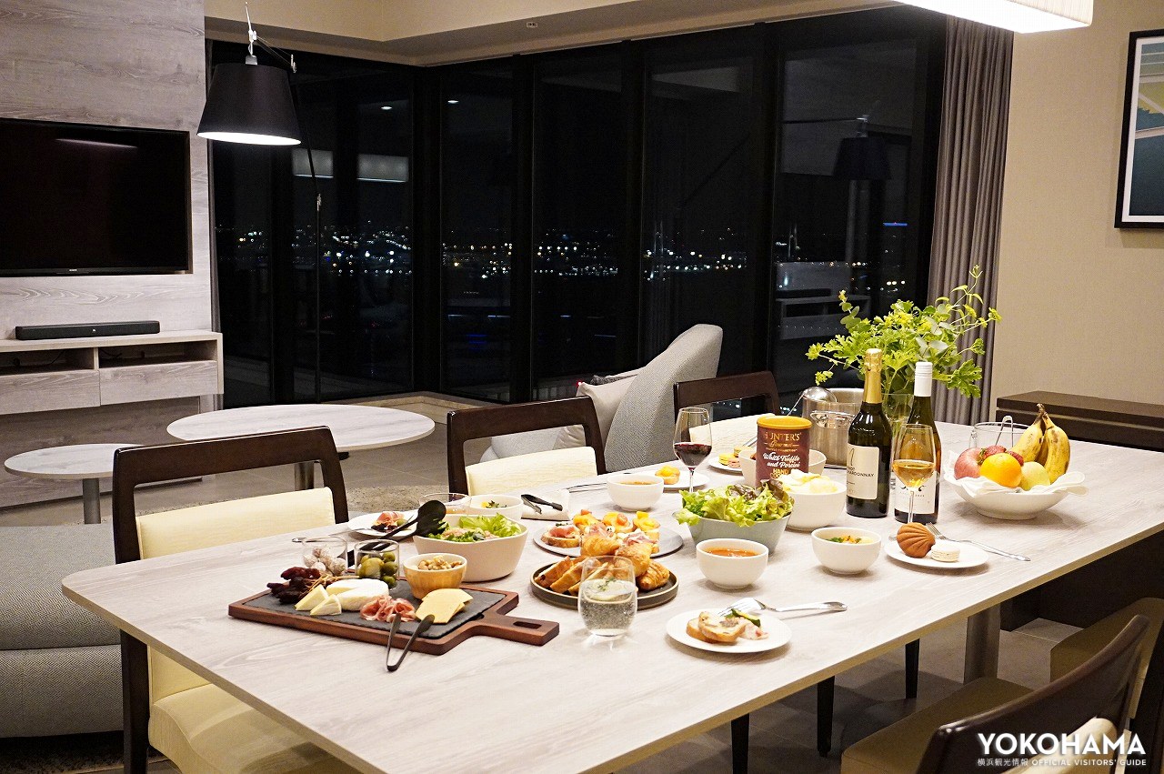 「OMOハウスコーナースイート」広々ダイニングスペース