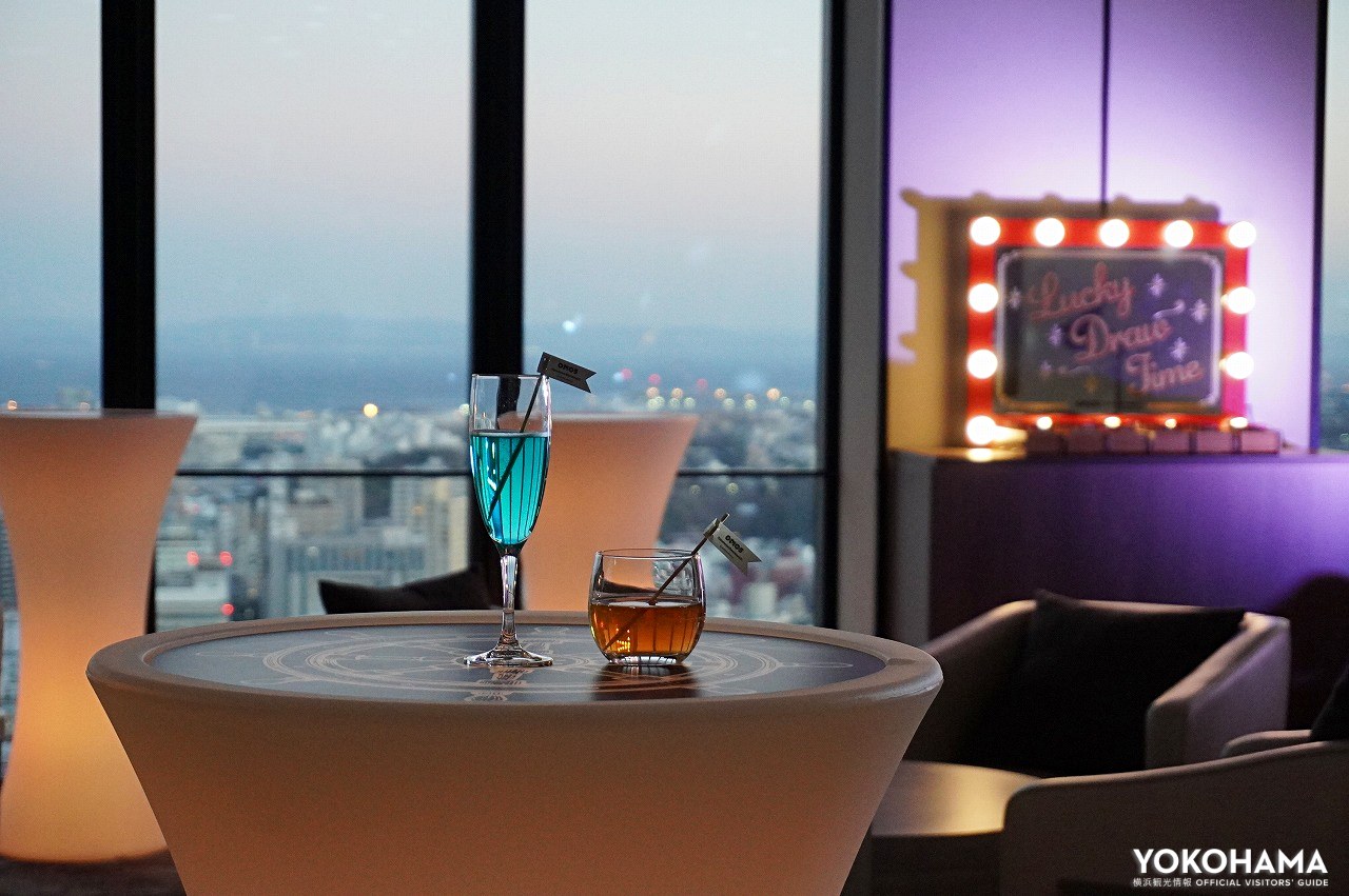 セルフカクテルバーからの様子