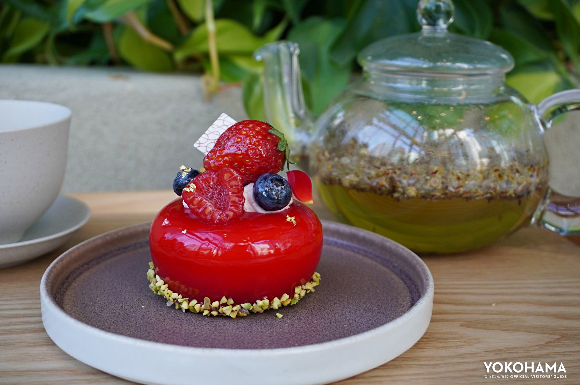 未来唐草が彩るベリーチーズムース