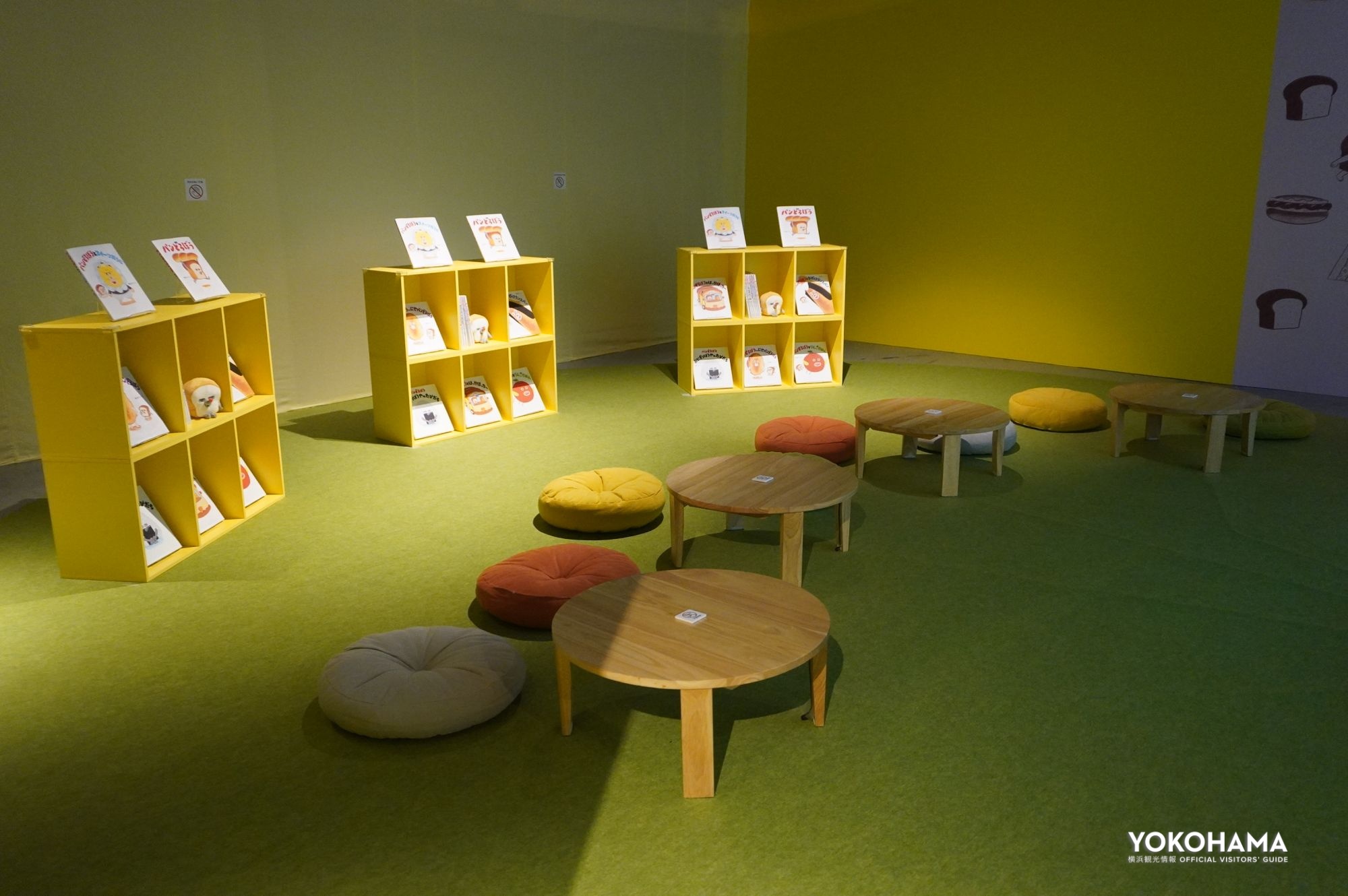 絵本の世界で一息つける「読み聞かせコーナー」