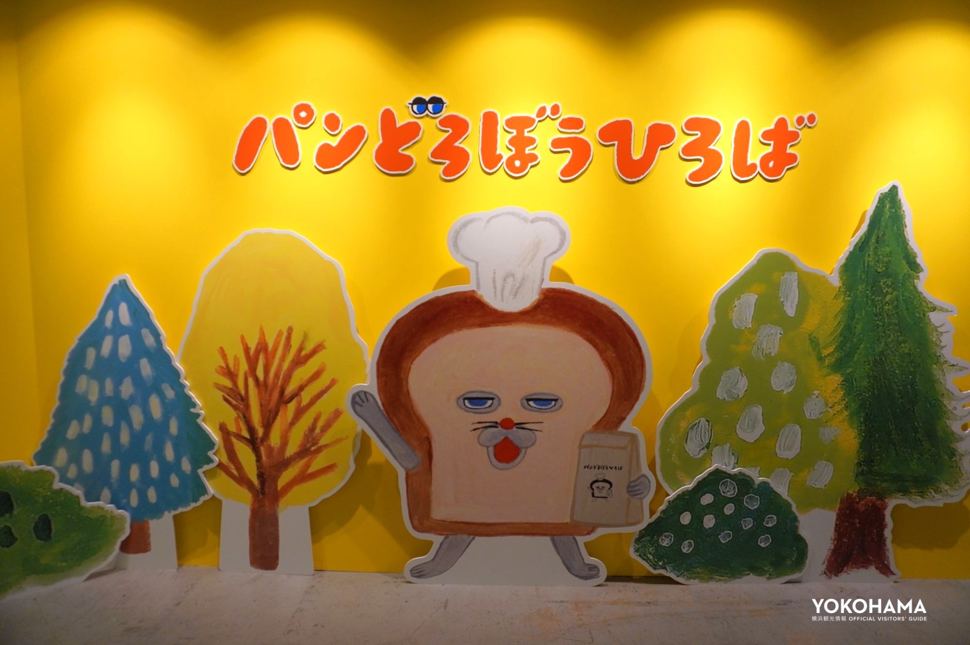 イベント限定のオリジナル描き下ろしイラスト前で、写真撮影を忘れずに