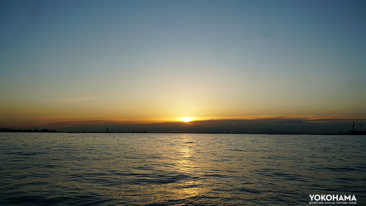 雲があるからこそ見える日の出