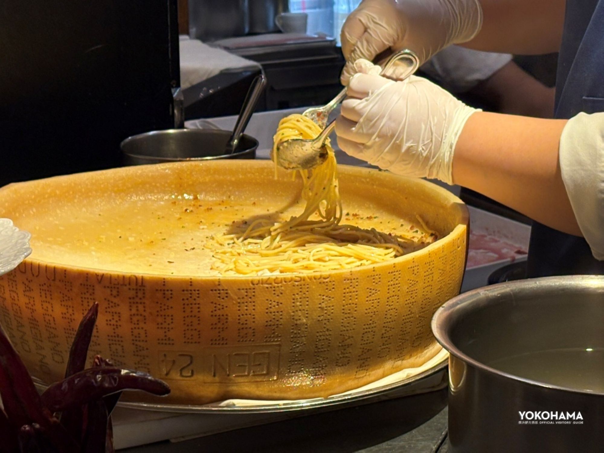 イタリアチーズの王様・パルミジャーノレッジャーノで仕上げられるペペロンチーノ