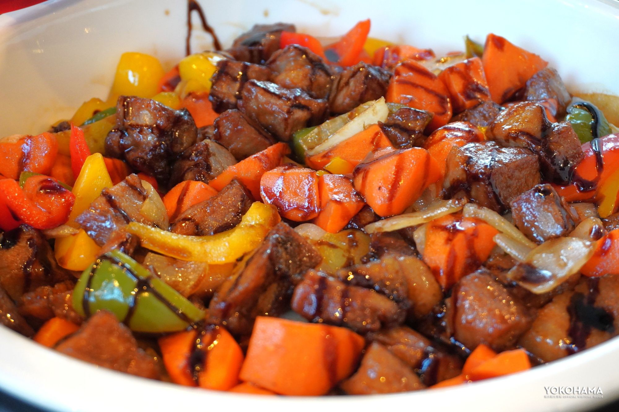 辻シェフが推す一品「青森県 ふかうら雪人参とポークのバルサミコ酢豚」