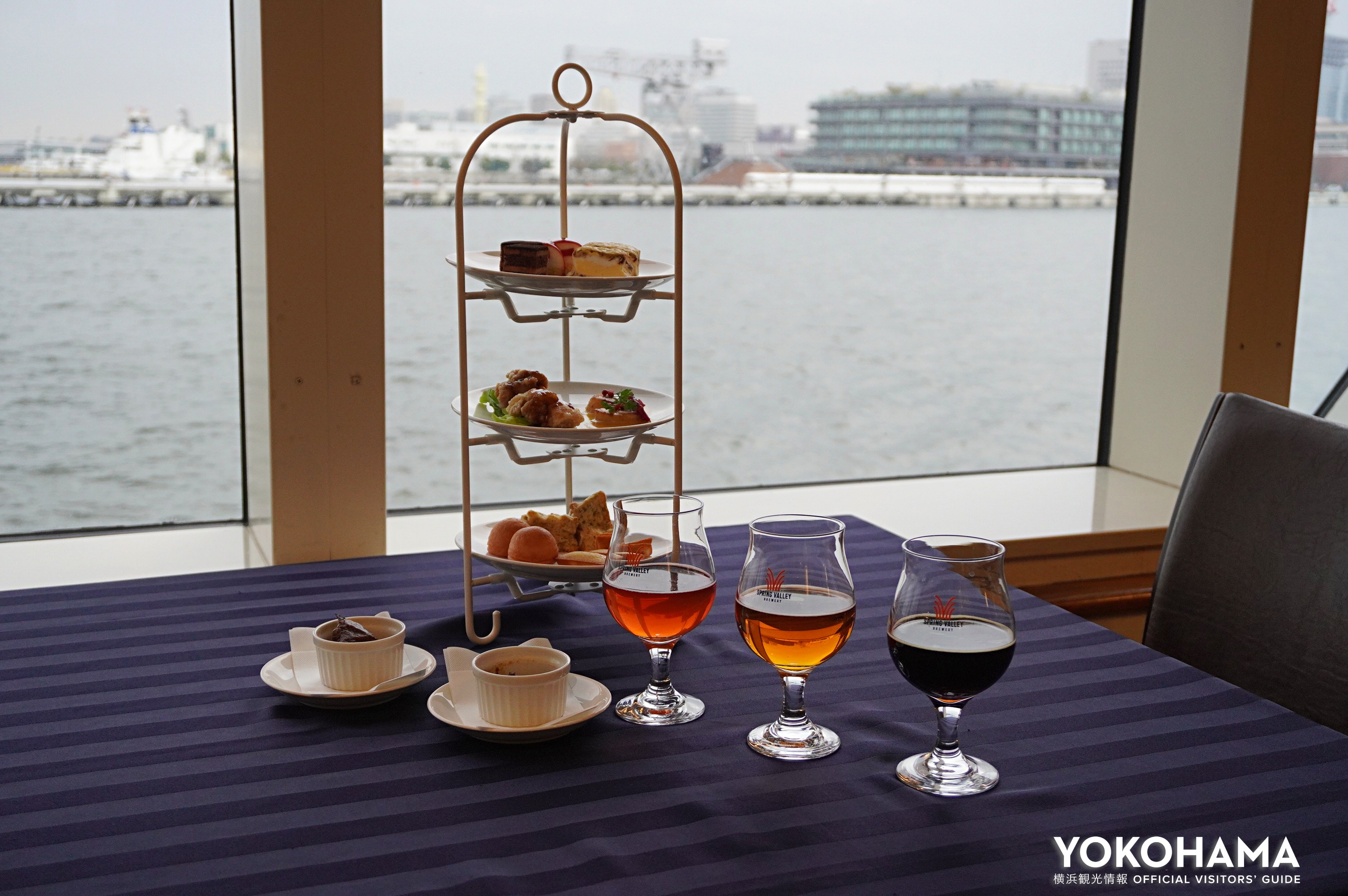 ティースタンドにて提供されます