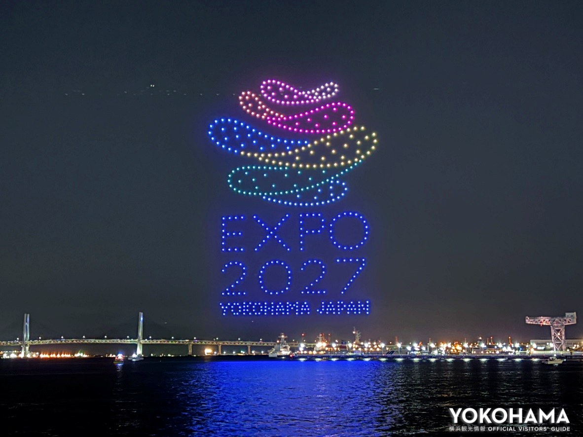 水面に映るドローンの光も美しいです