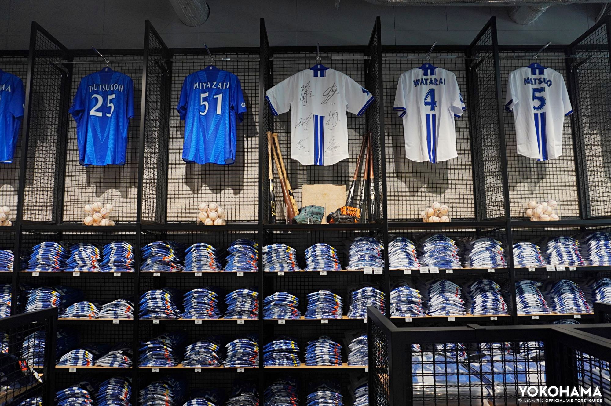 観戦グッズも豊富です