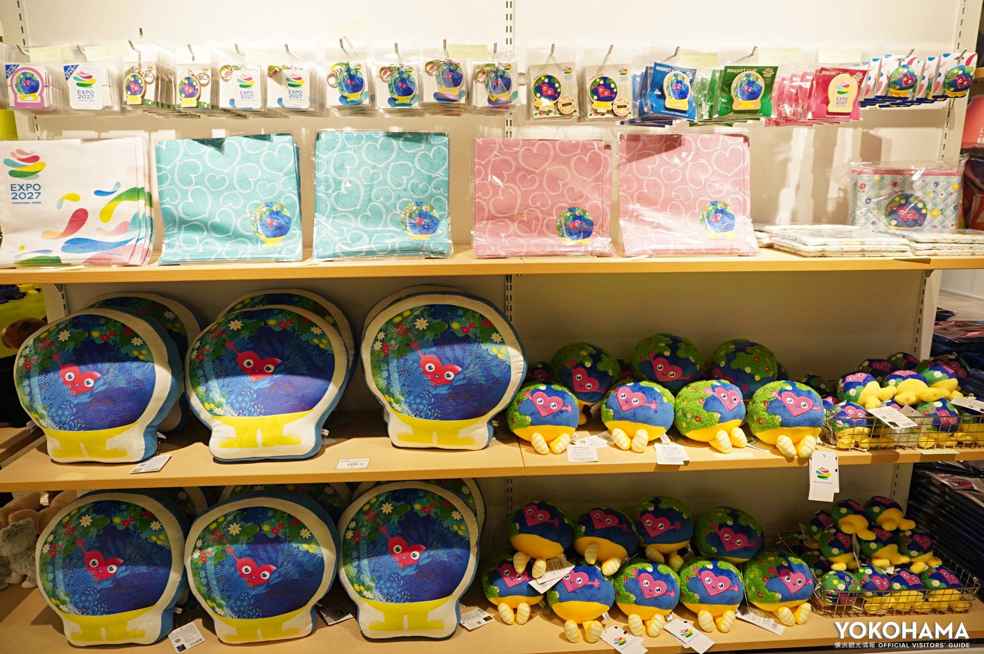 ショップではトゥンクトゥンクグッズも