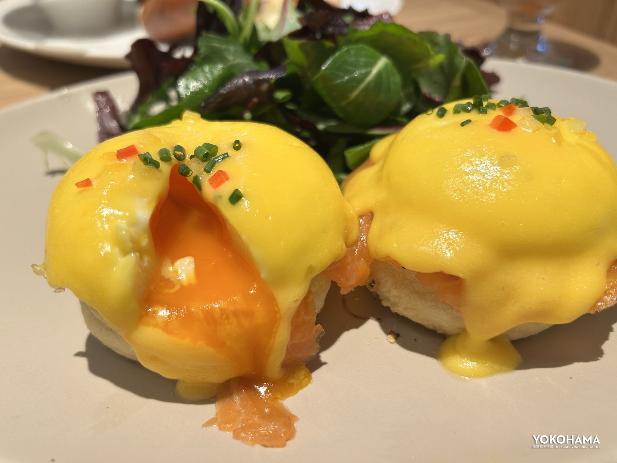 黄身がトロリと流れ出す瞬間がたまりませんね