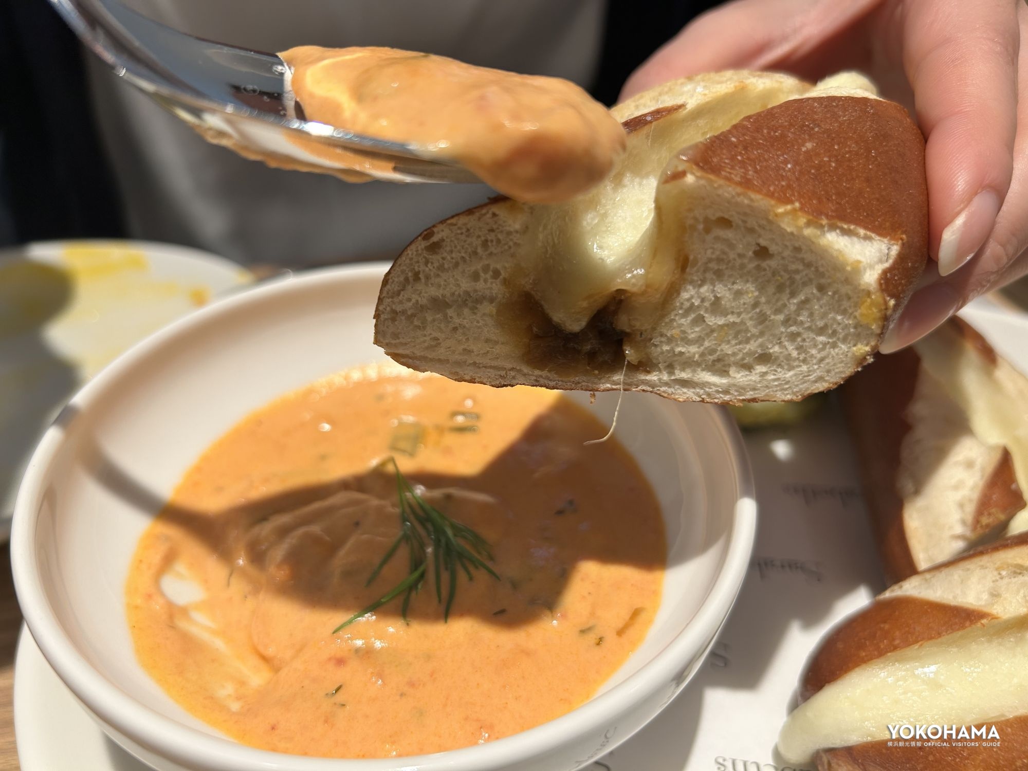 ほどよく酸味のあるトマトスープとの相性も抜群です